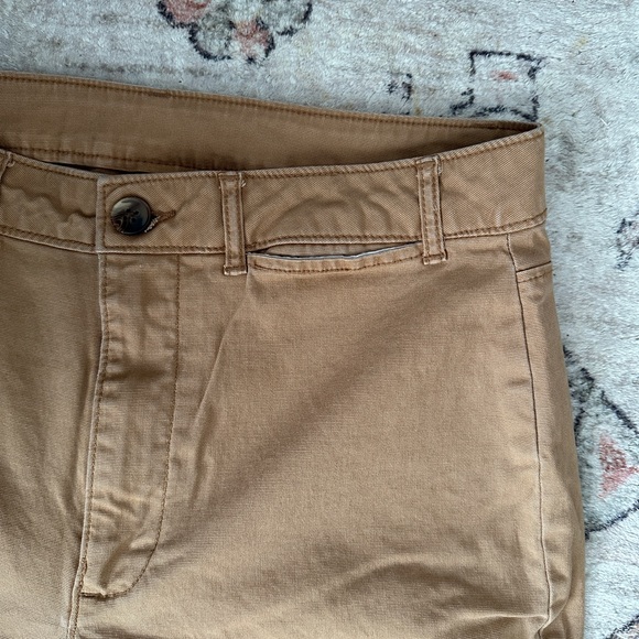 Old Navy High-Waisted Cropped Chino Wide Leg Pants in Camel, size 10 - Picture 6 of 8